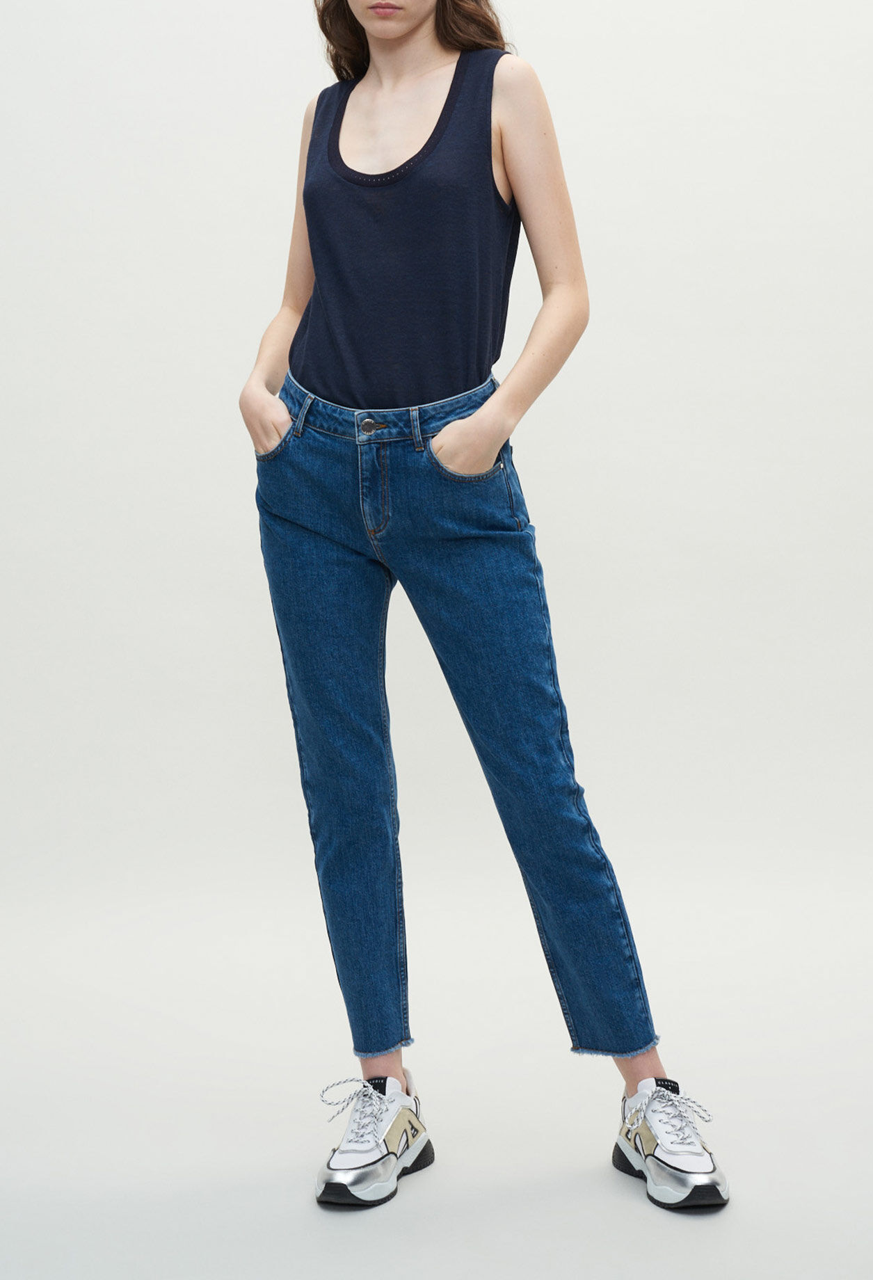 Sleeveless cropped top Sleeveless cropped top