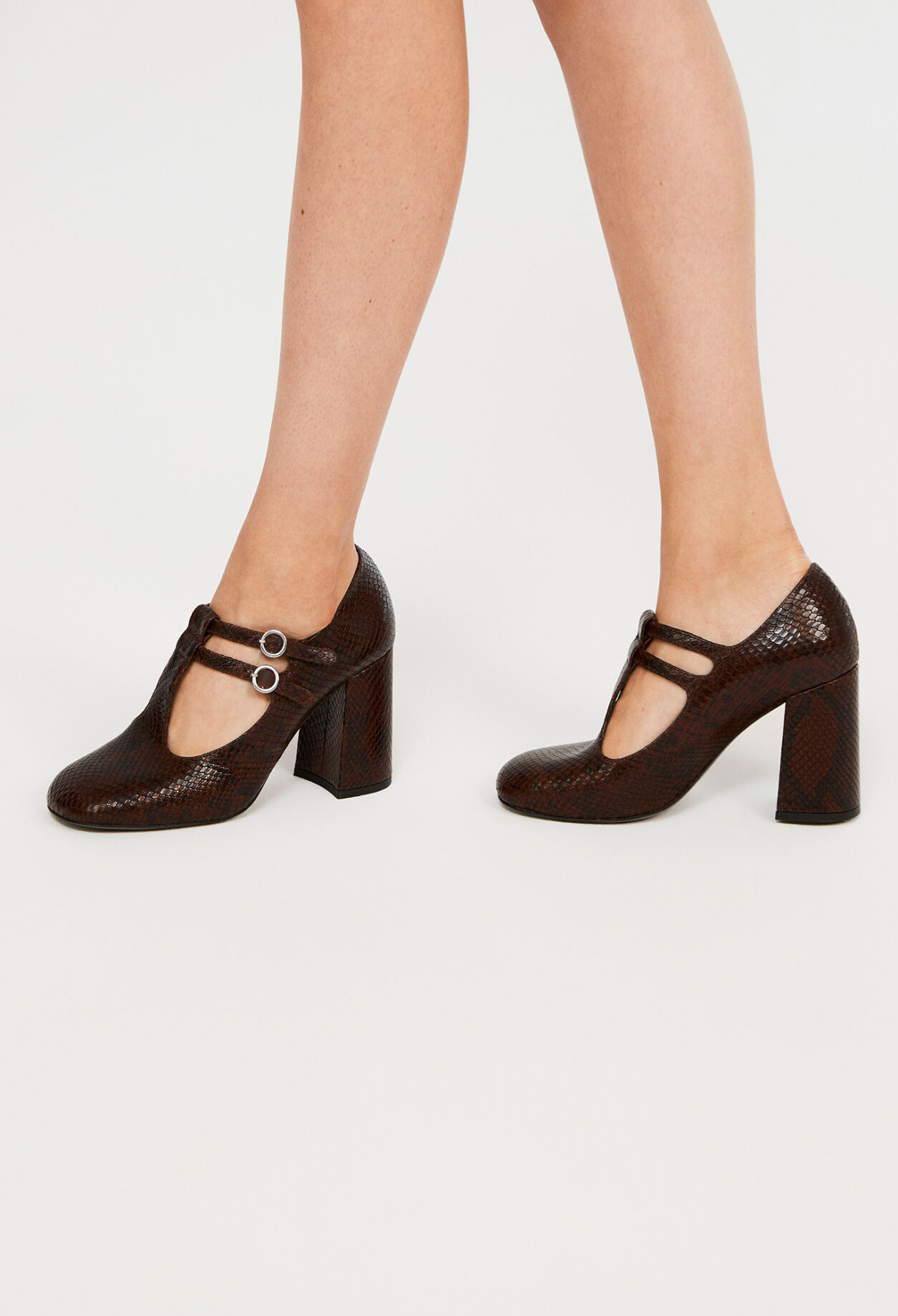 Strappy court shoes Strappy court shoes