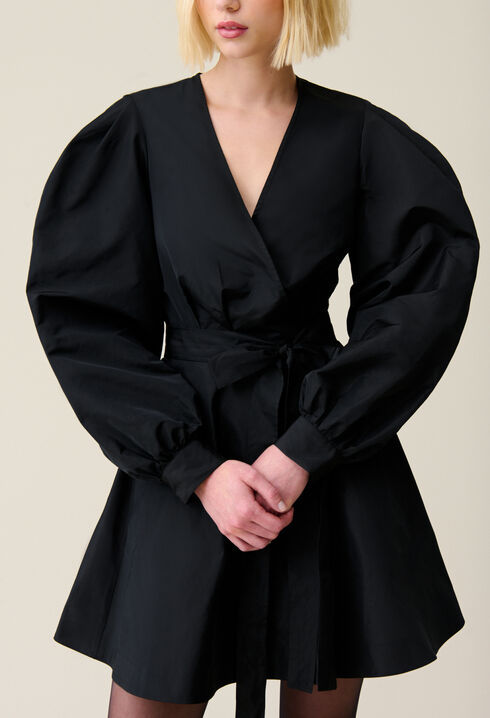 Black short dress balloon sleeves