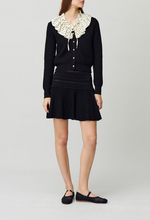 Short fine-knit skirt