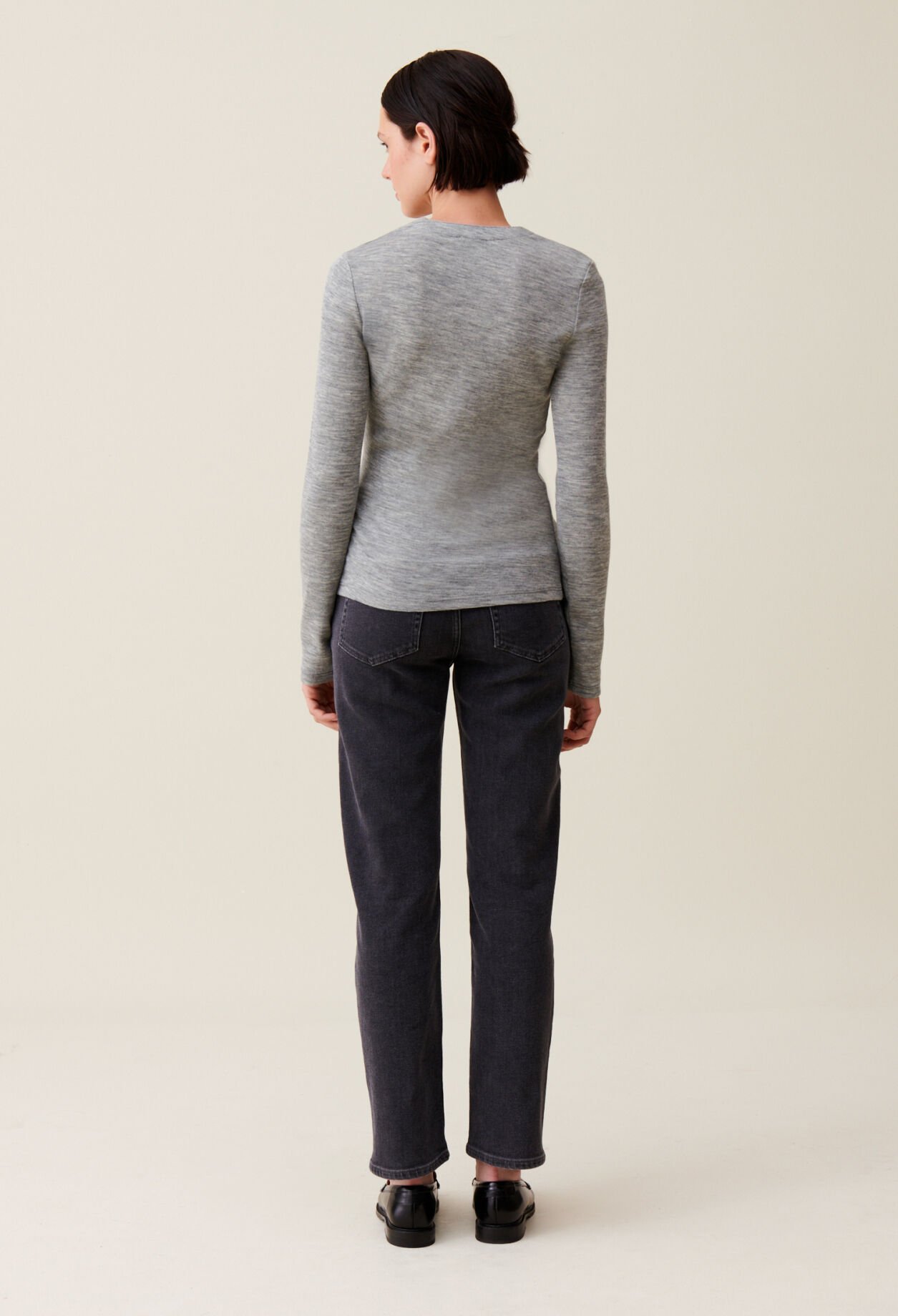 Fitted grey crew neck top