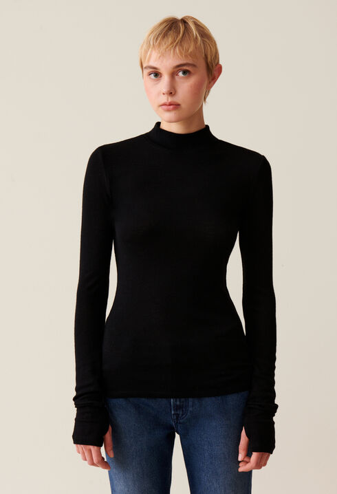 Wool top with long sleeves