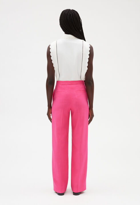 Loose pink trousers