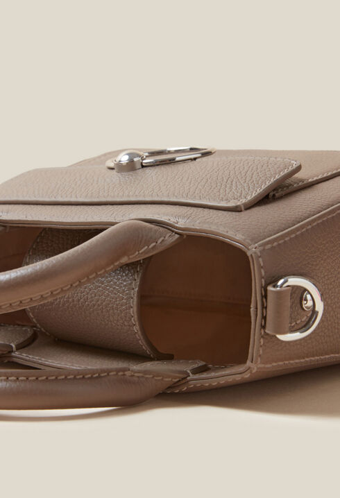 Anouck grained leather chain bag