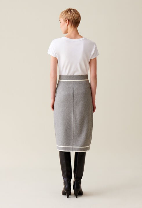 Mid-length grey knit skirt