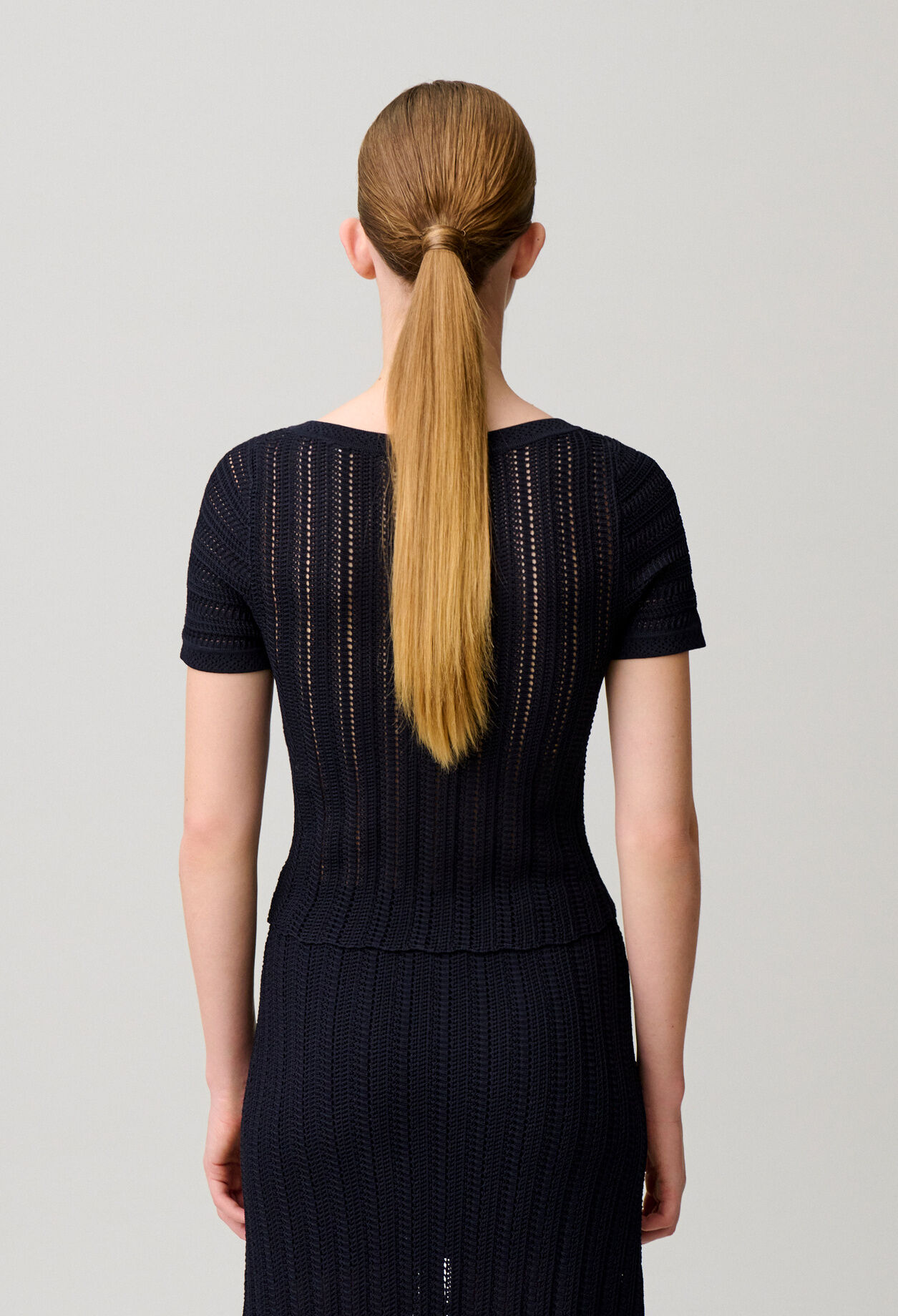 Short-sleeved crochet top