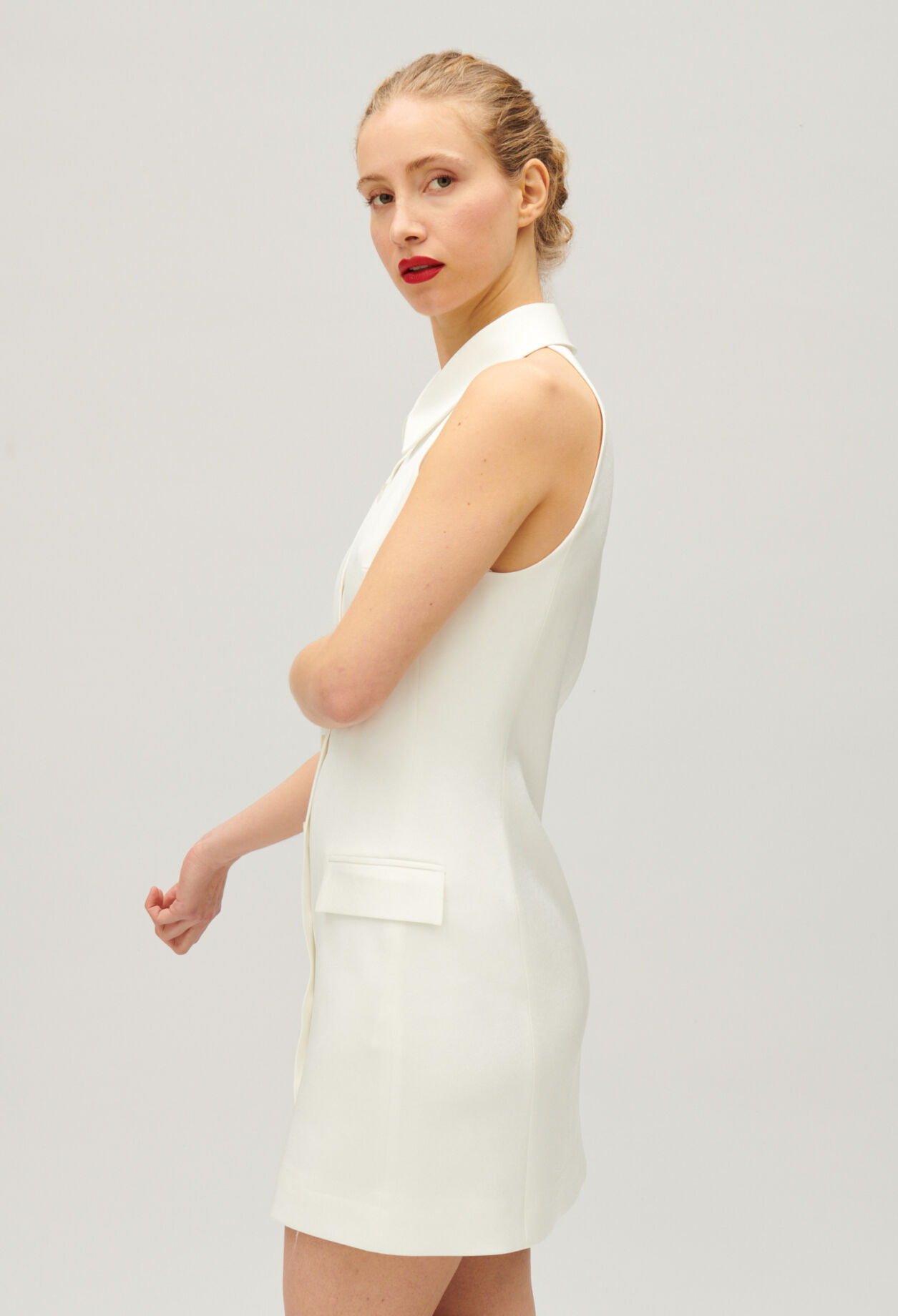 Short ecru satin dress