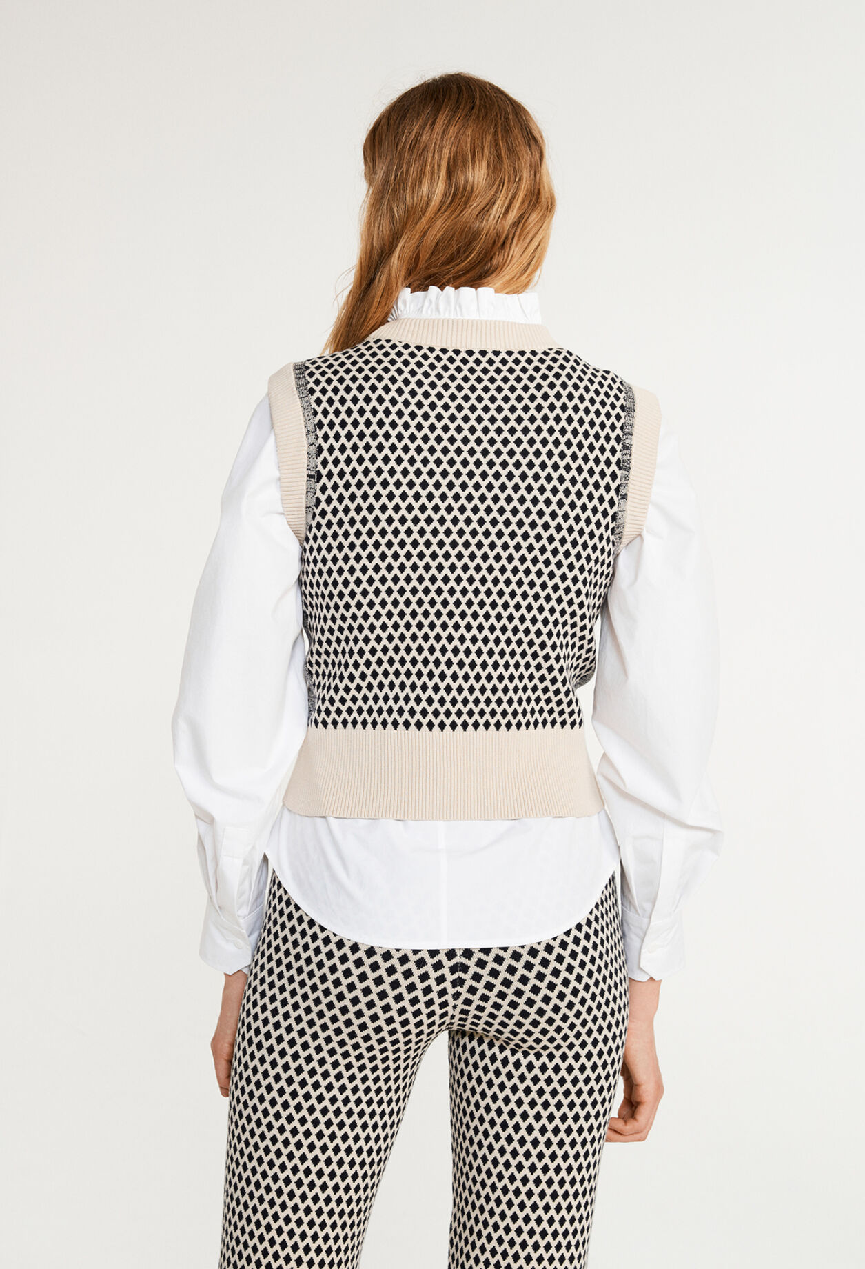 Sleeveless pullover made from