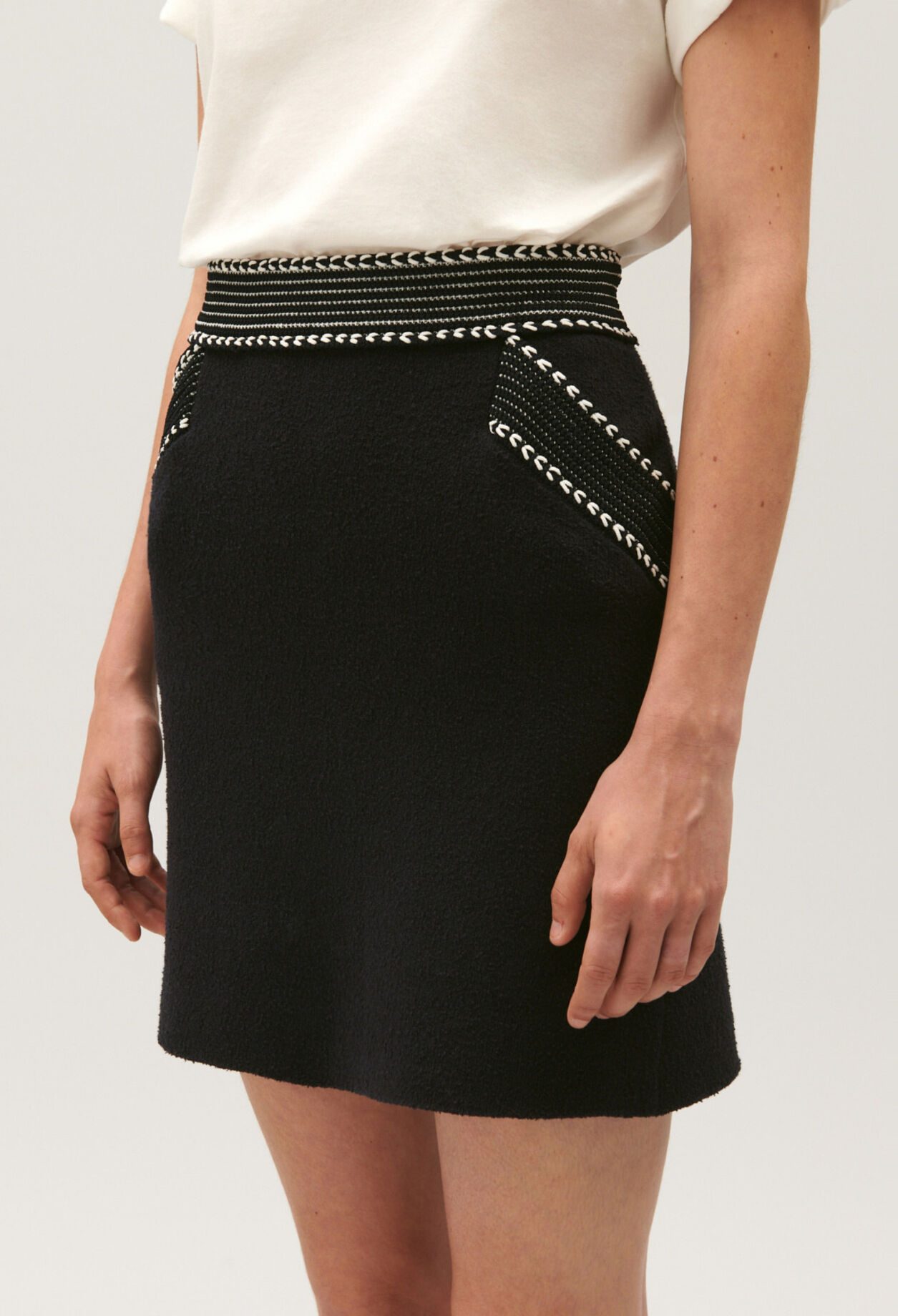 Short navy knit skirt