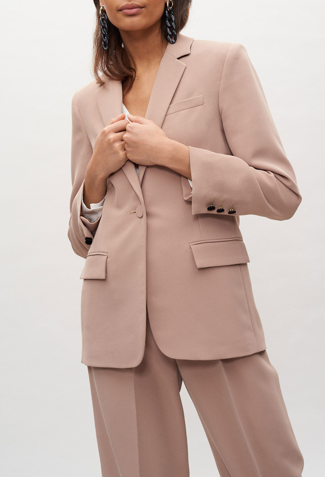 Tailored jacket with pockets