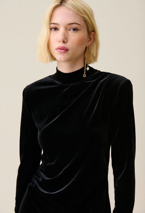 Fitted long black velvet dress