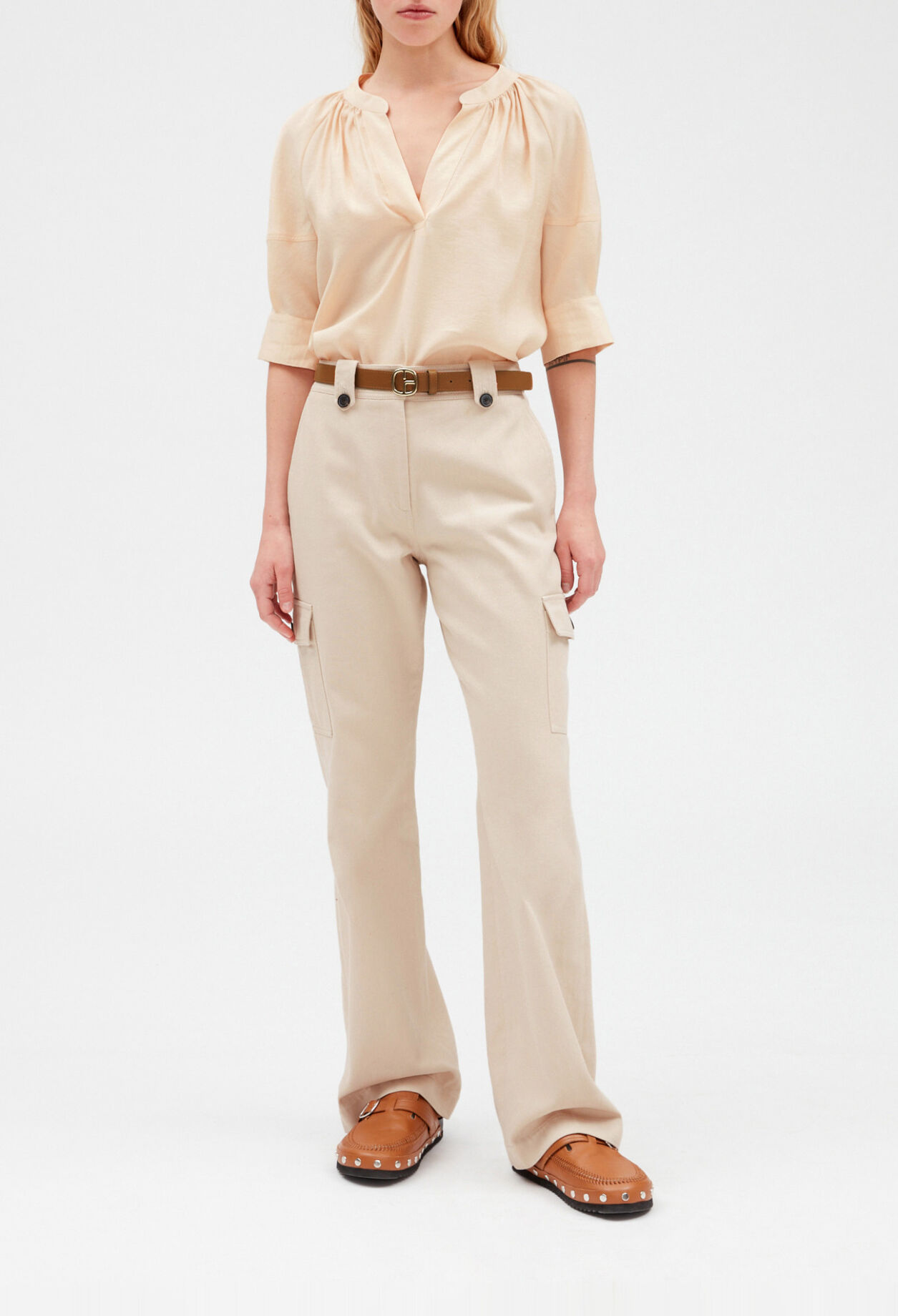 Short-sleeved blouse