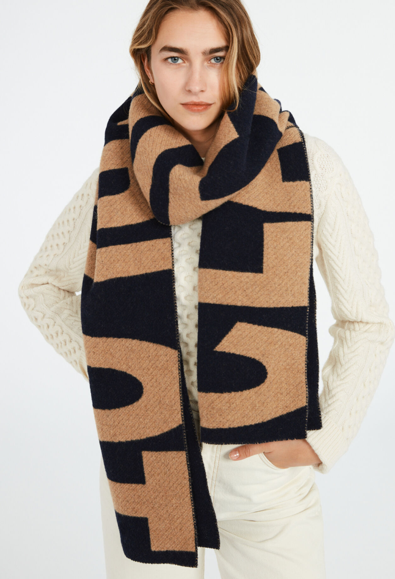 Wool scarf with logo