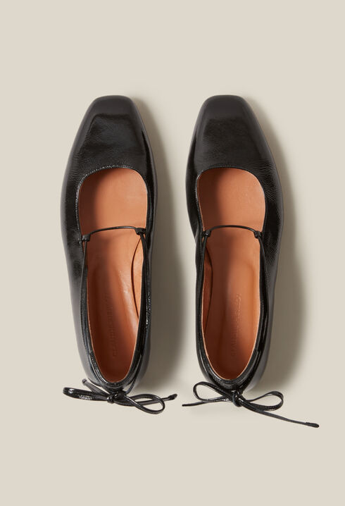 Patent leather ballet pumps