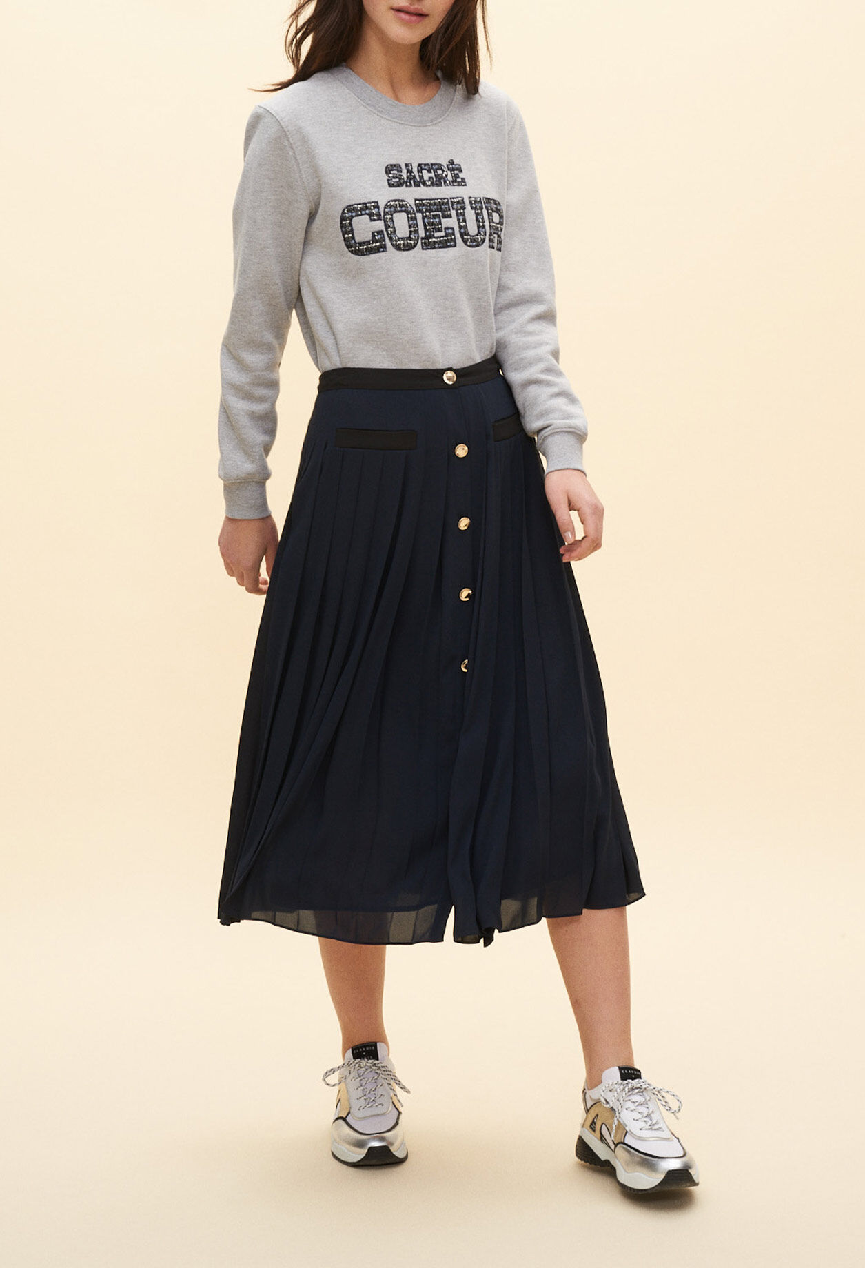 Buttoned pleated skirt