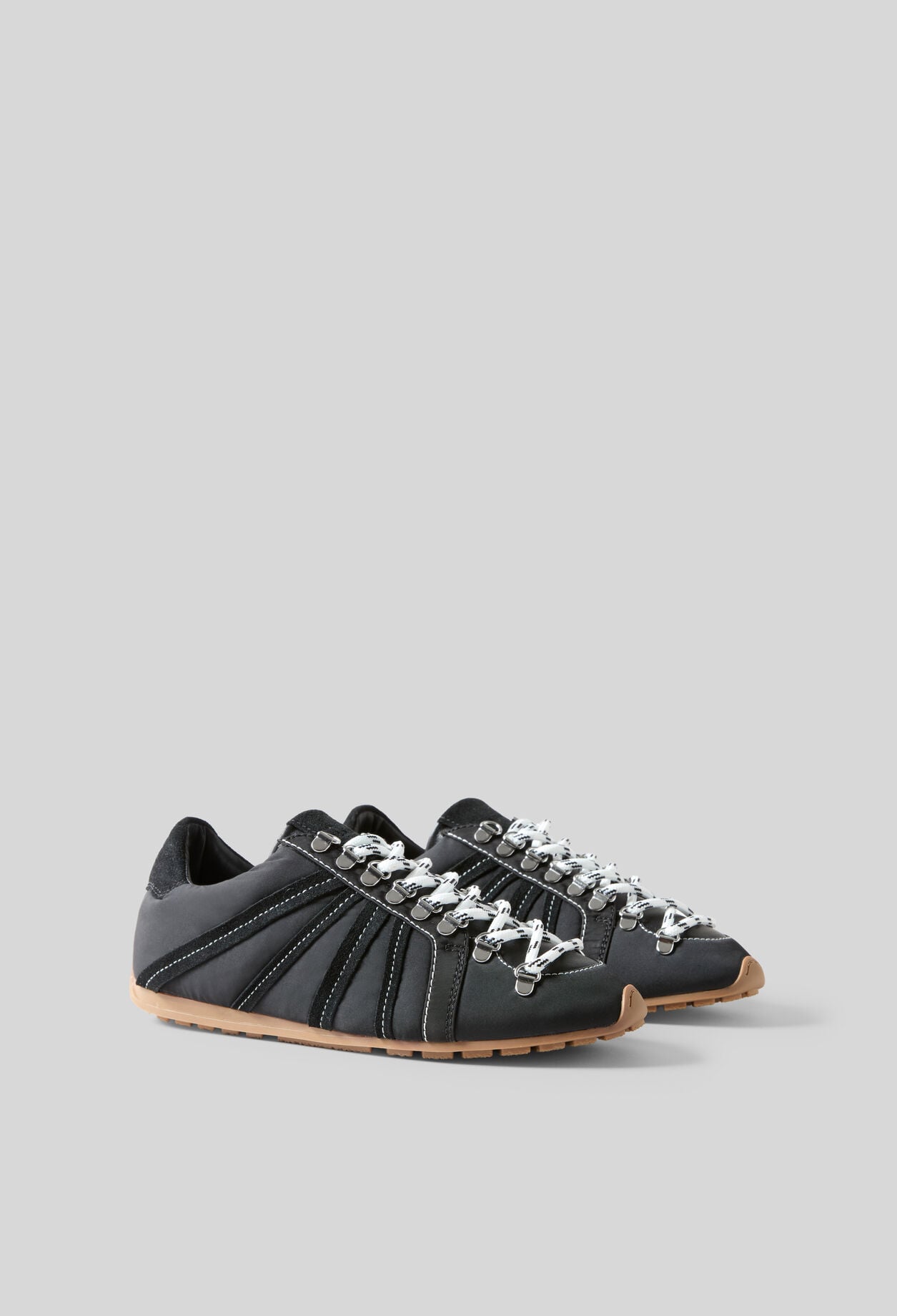 Swing metallic trainers