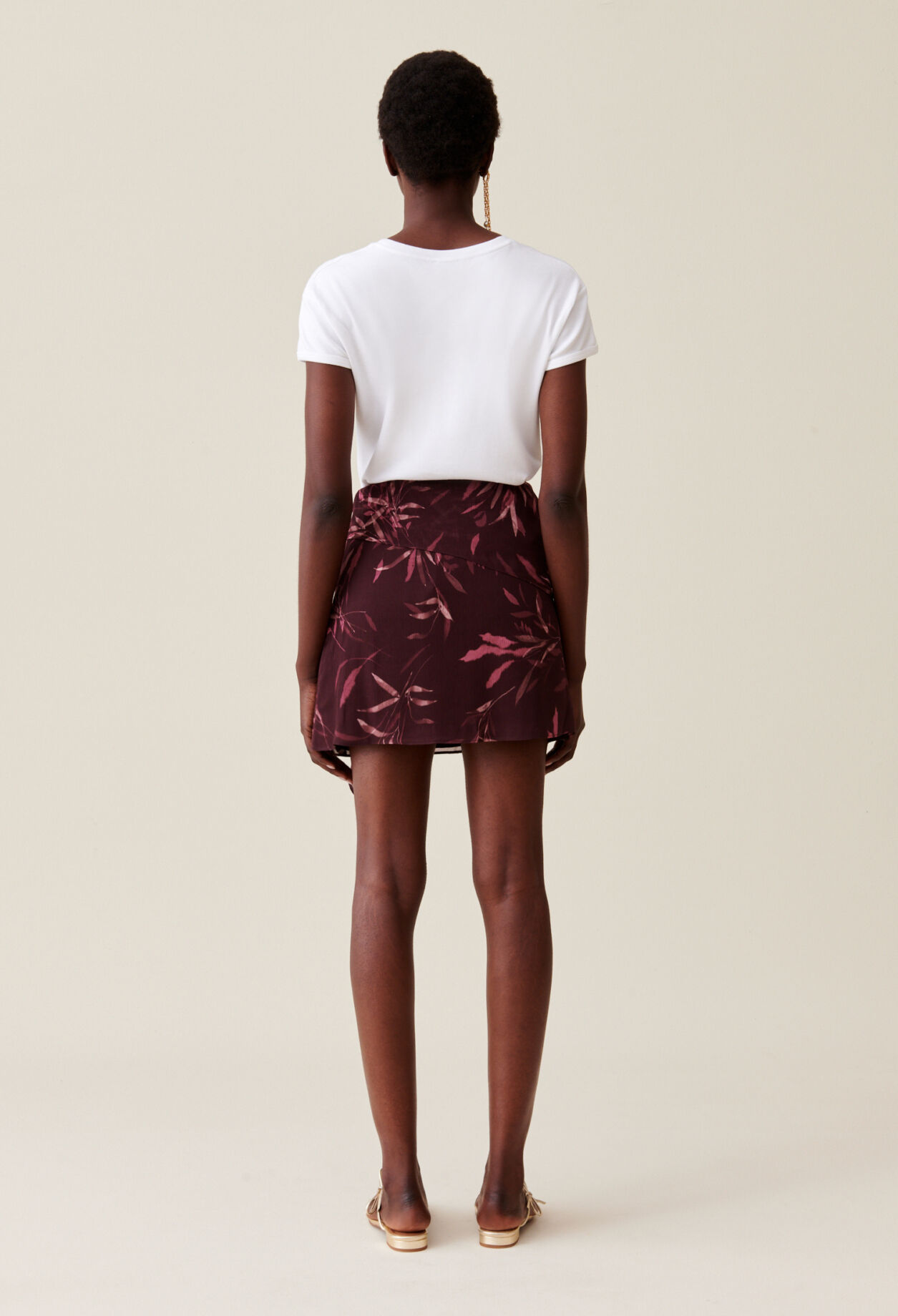 Short flowing skirt with floral print