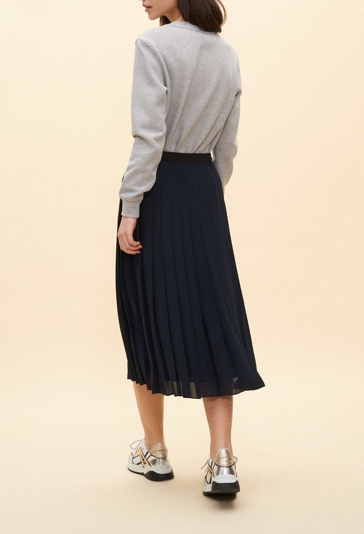 Buttoned pleated skirt