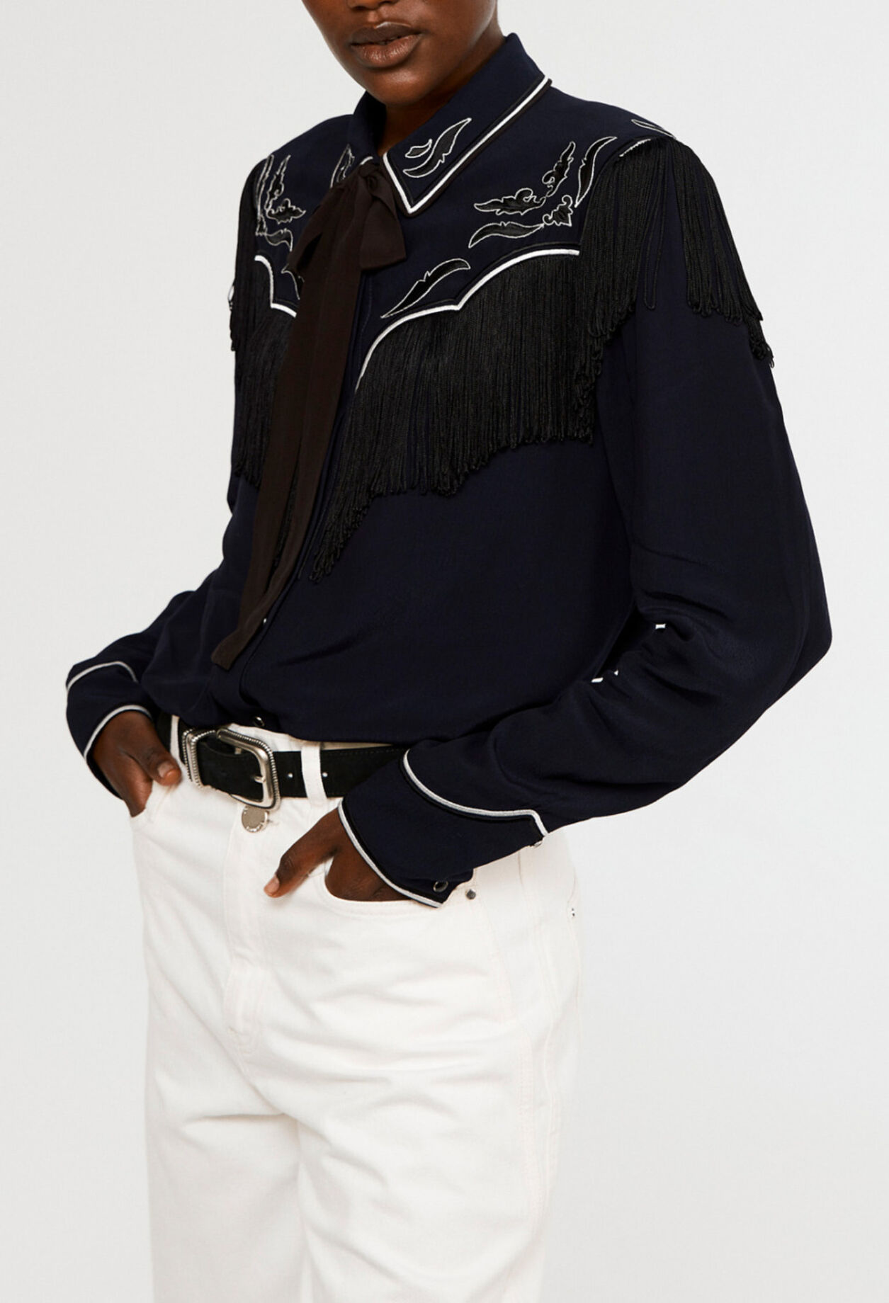 Long-sleeved top with classic collar