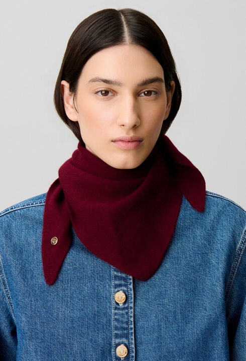 Triangular wool scarf