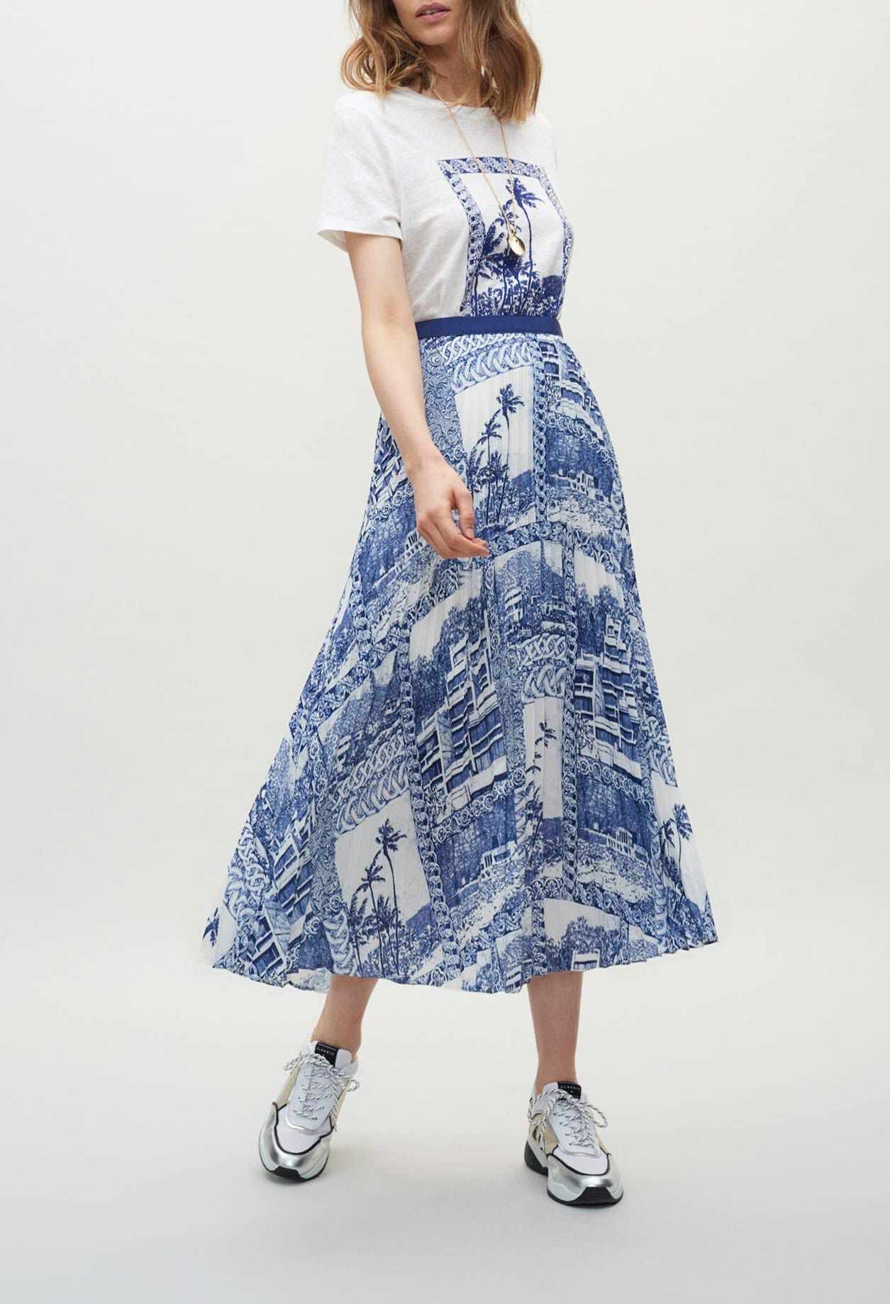 Long pleated skirt