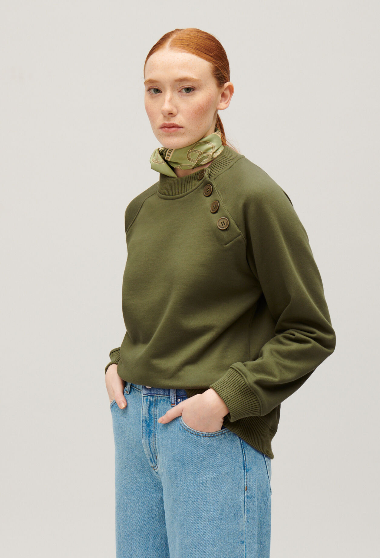 Button sweatshirt
