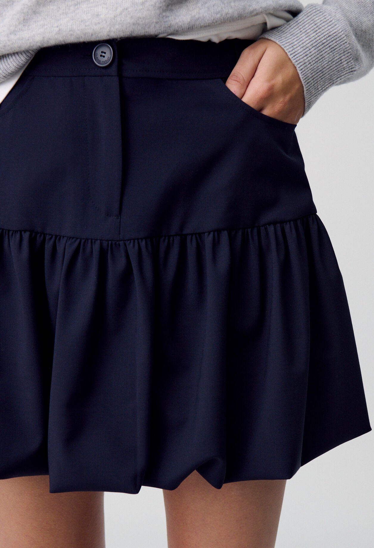 Short wool bubble skirt