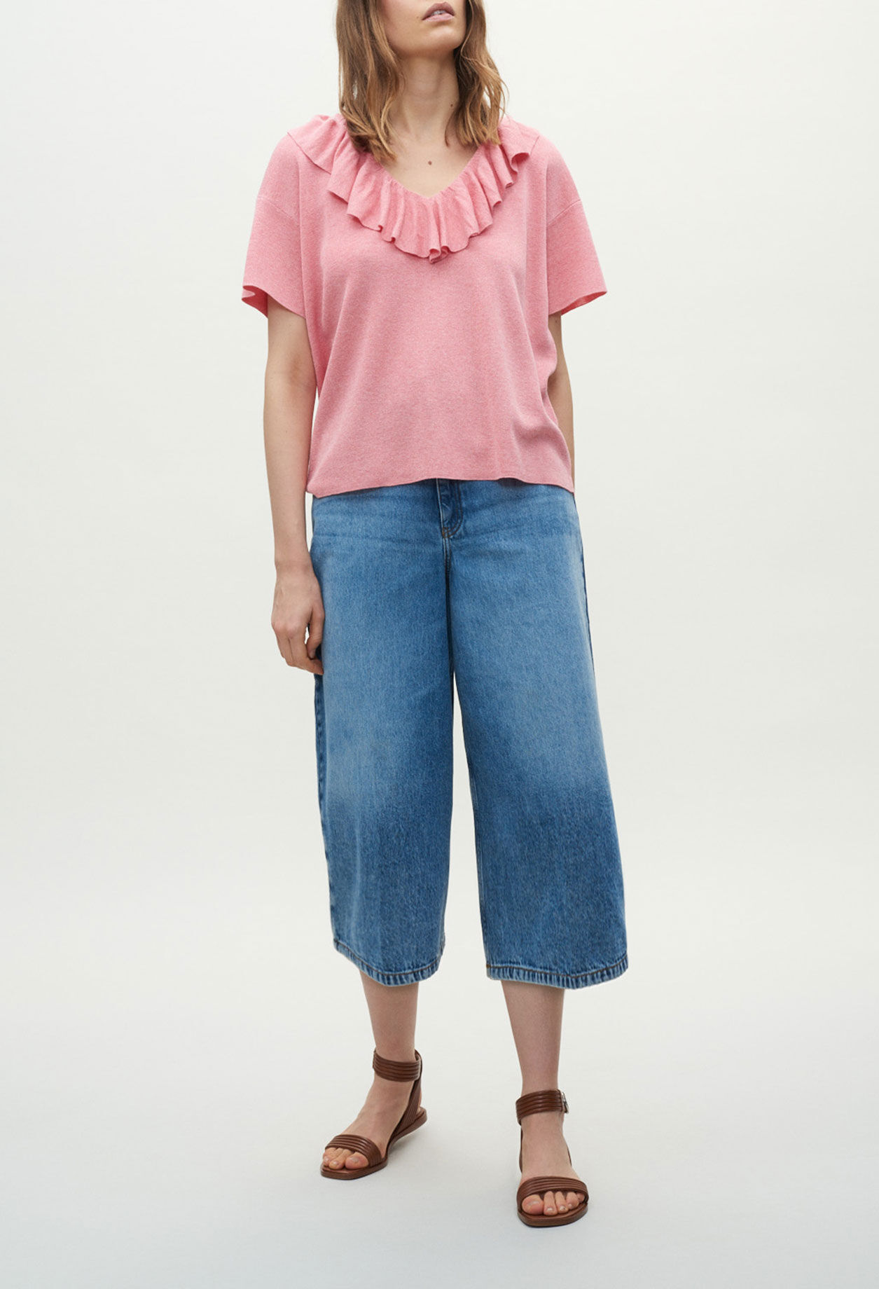 Short-sleeved ruffled jumper