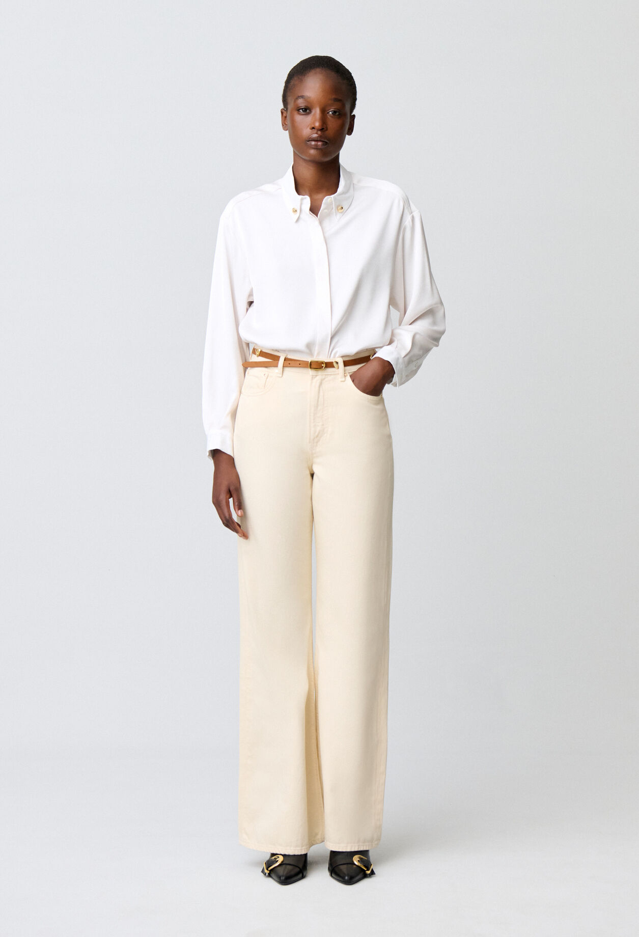 Shirt with collar details