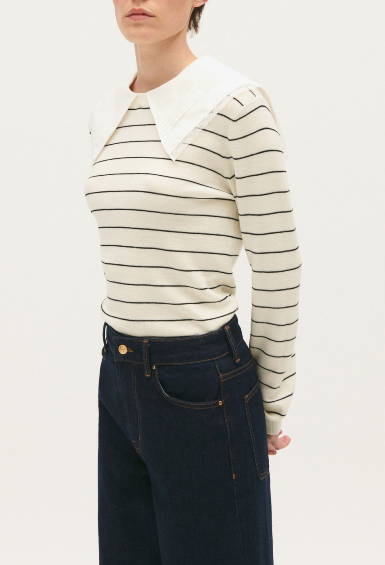 Jumper with removable collar