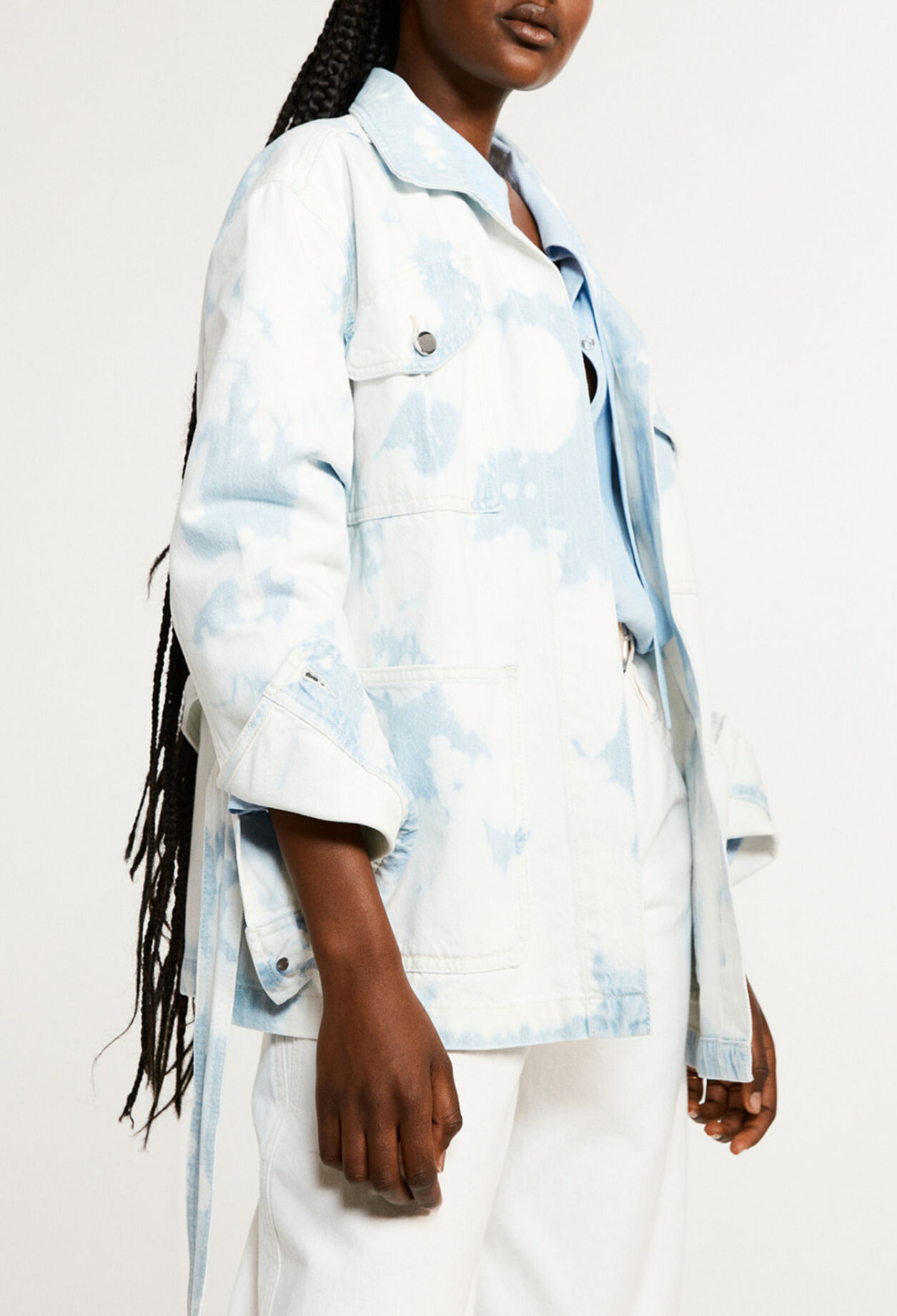 Long-sleeved denim jacket