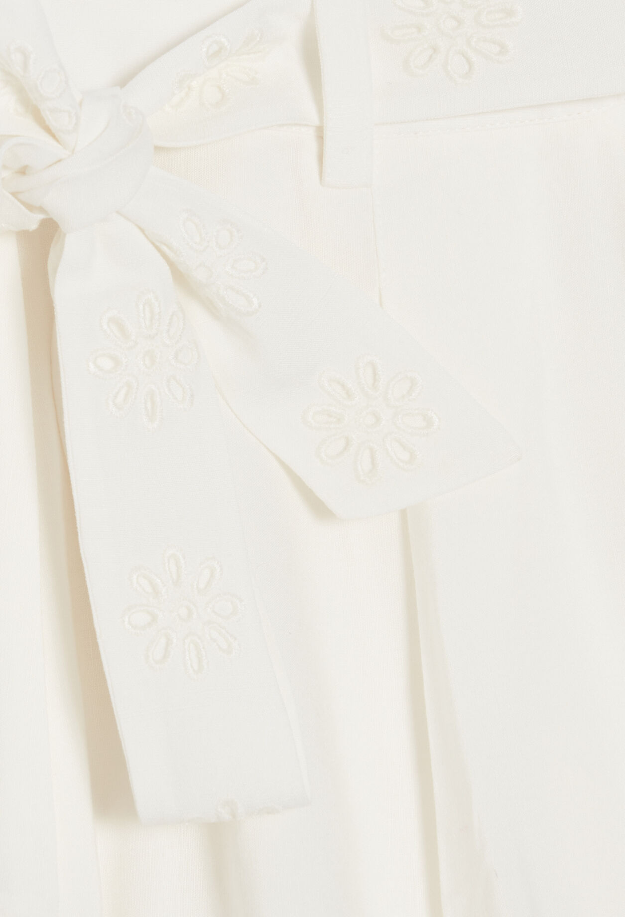 Ecru broderie high-waisted shorts