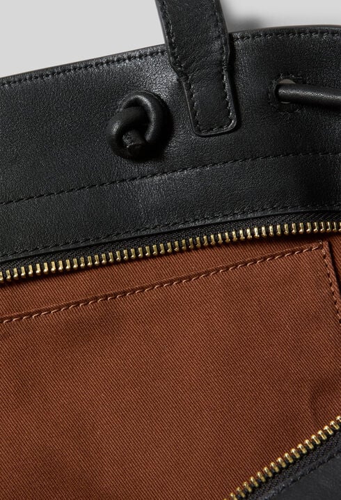 Smooth leather tote with gold logo