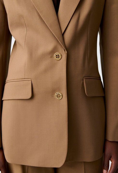 Fitted suit jacket