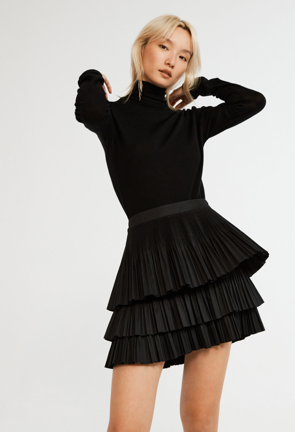 Short pleated skirt