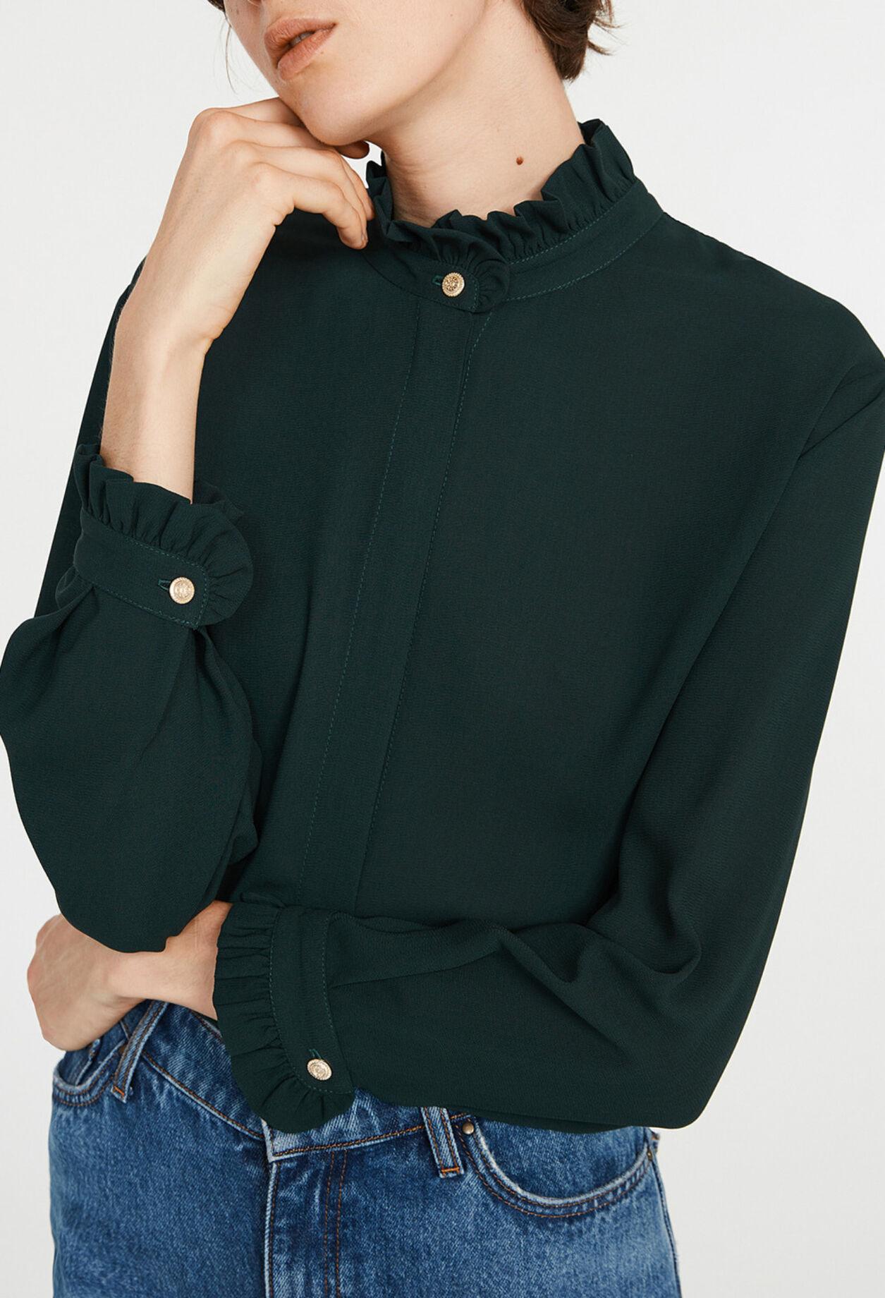 Flowing shirt with ruffled collar Flowing shirt with ruffled collar