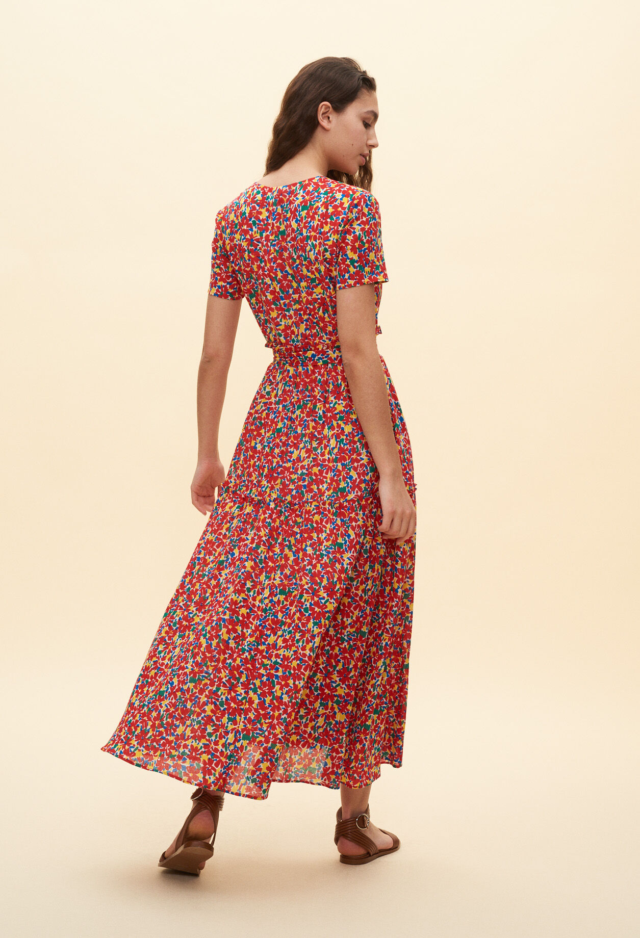 Flowery dress with gathered fabric Flowery dress with gathered fabric