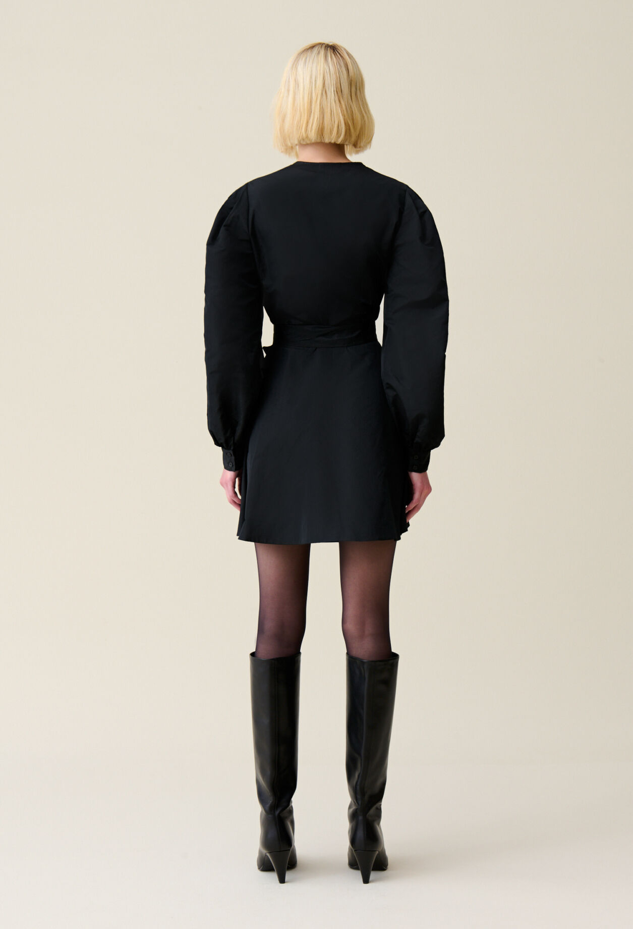 Black short dress balloon sleeves