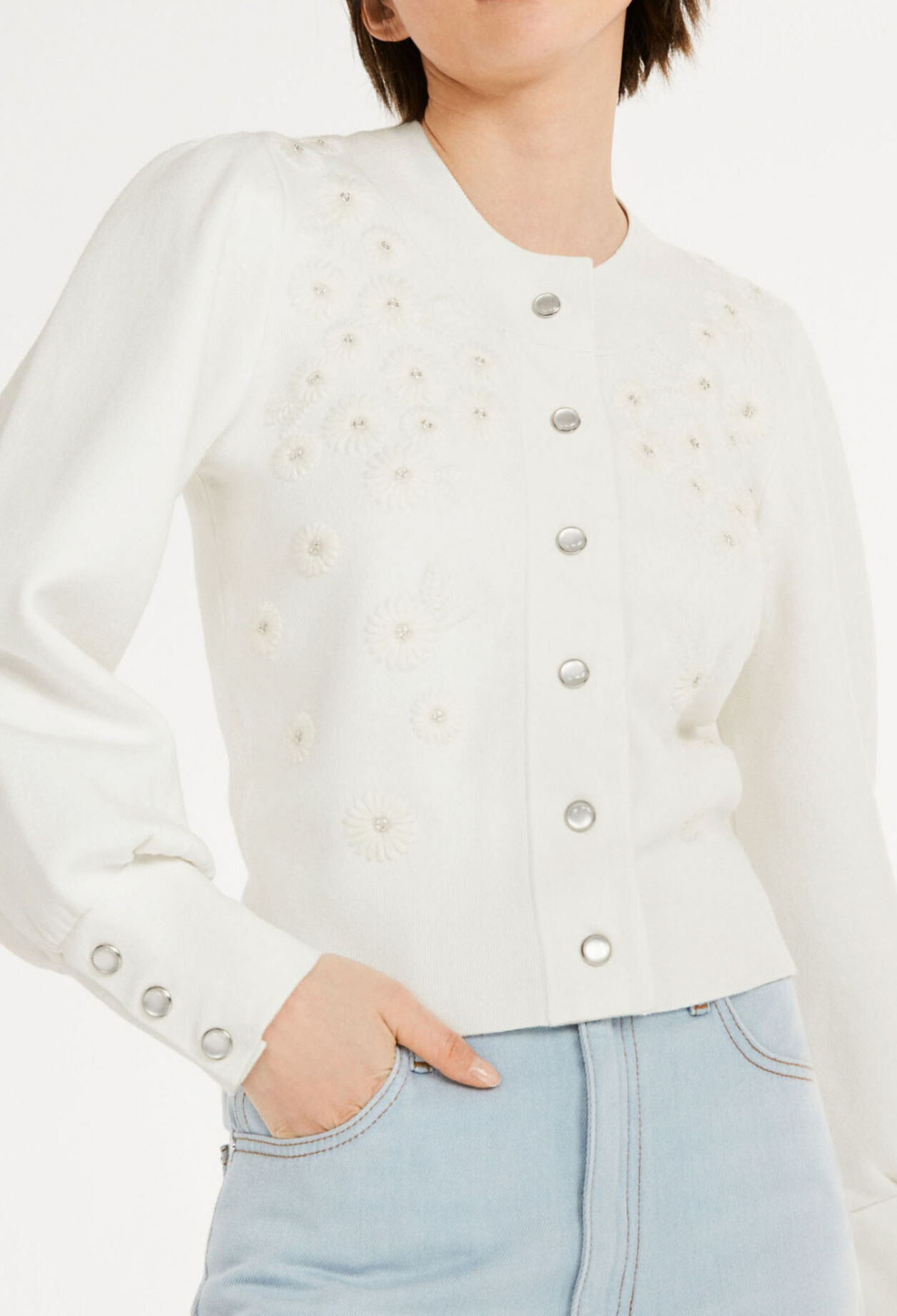 Cardigan with embroidered flowers Cardigan with embroidered flowers