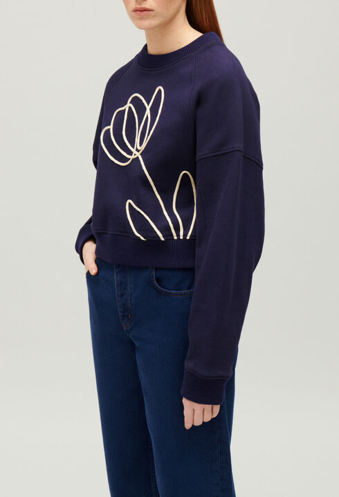 Navy sweatshirt with flower embroidery