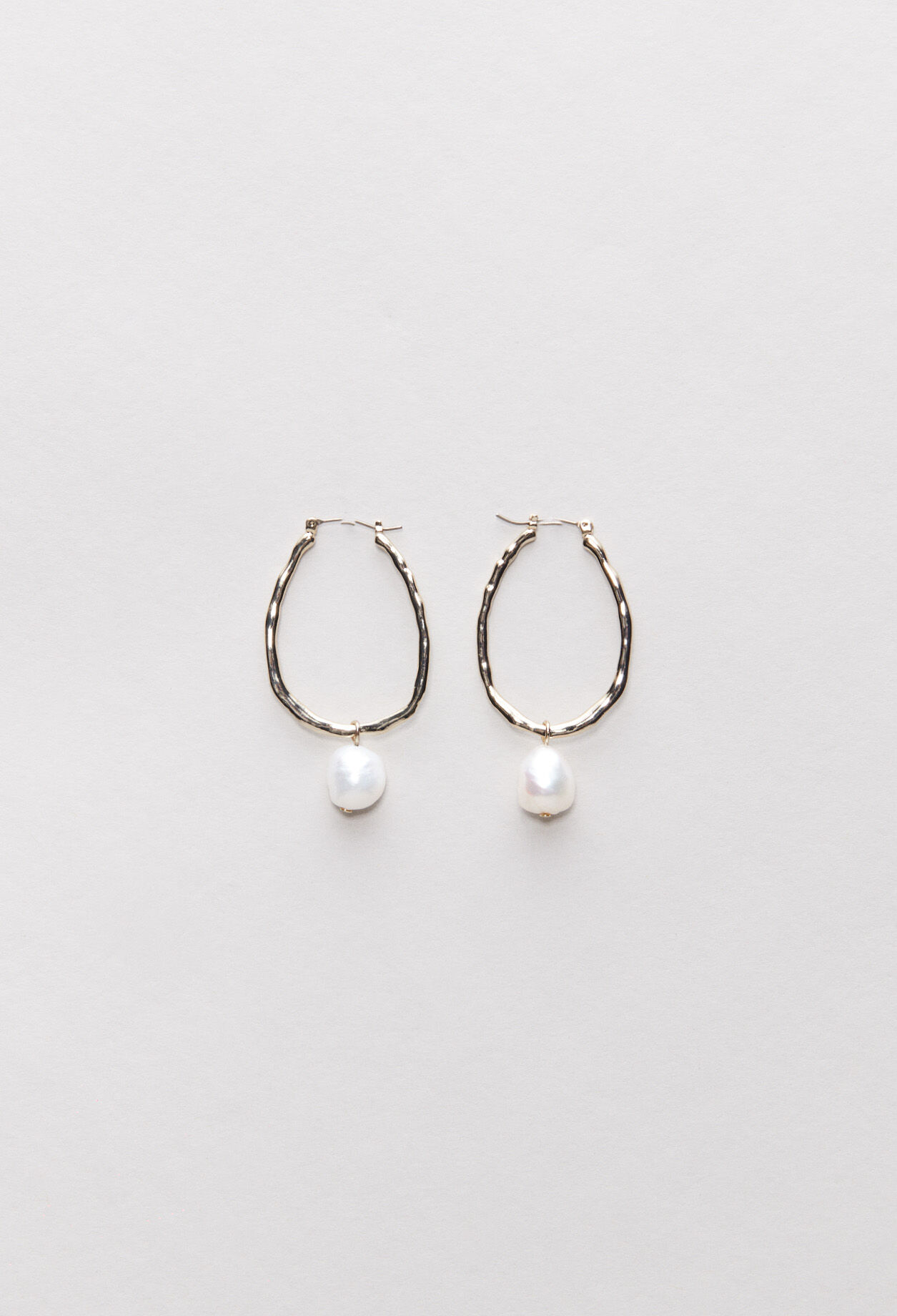 Pearl earrings Pearl earrings