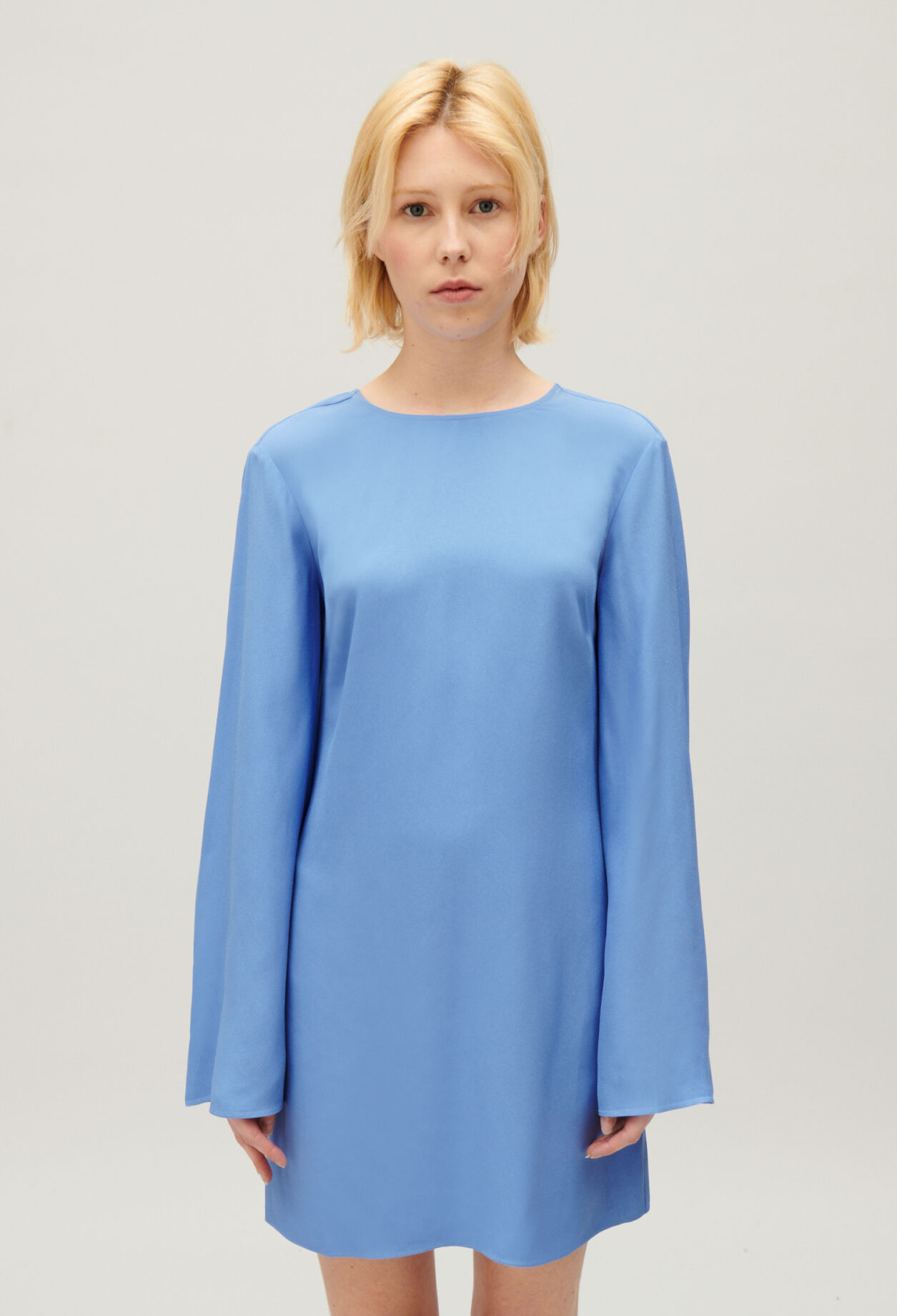 Short lavender dress with open back