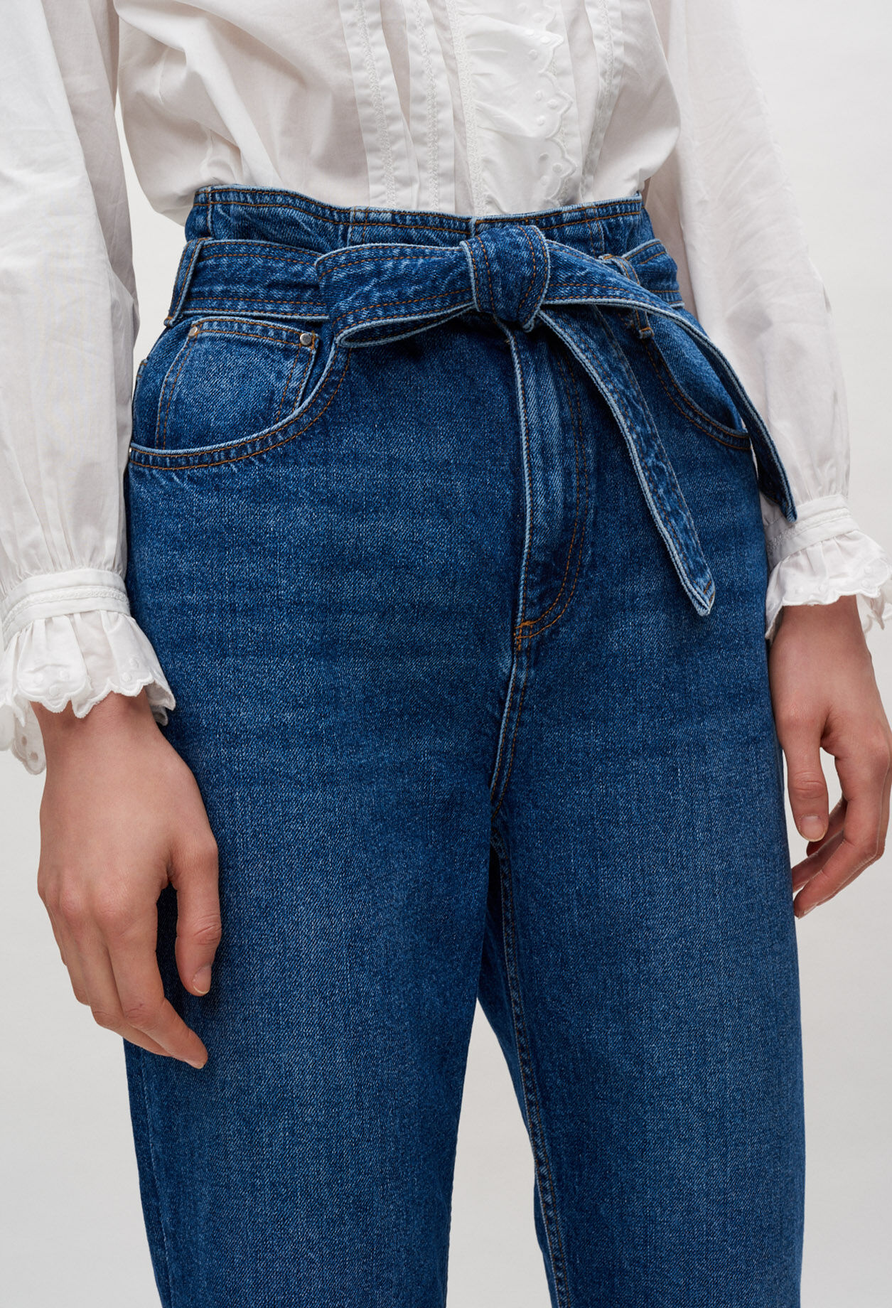 Belted jeans