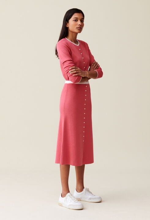 Mid-length knit skirt