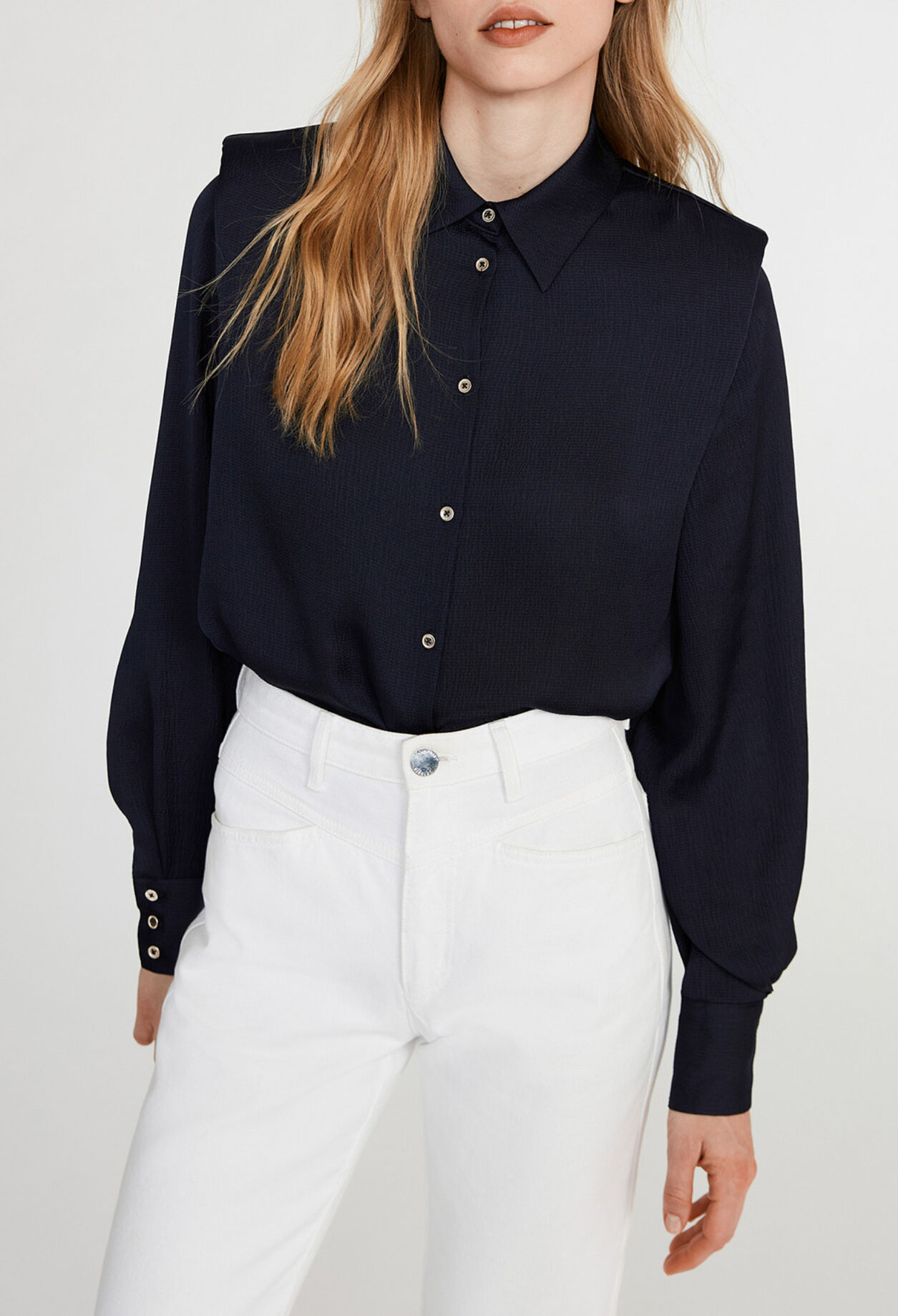Shirt with shoulder pads