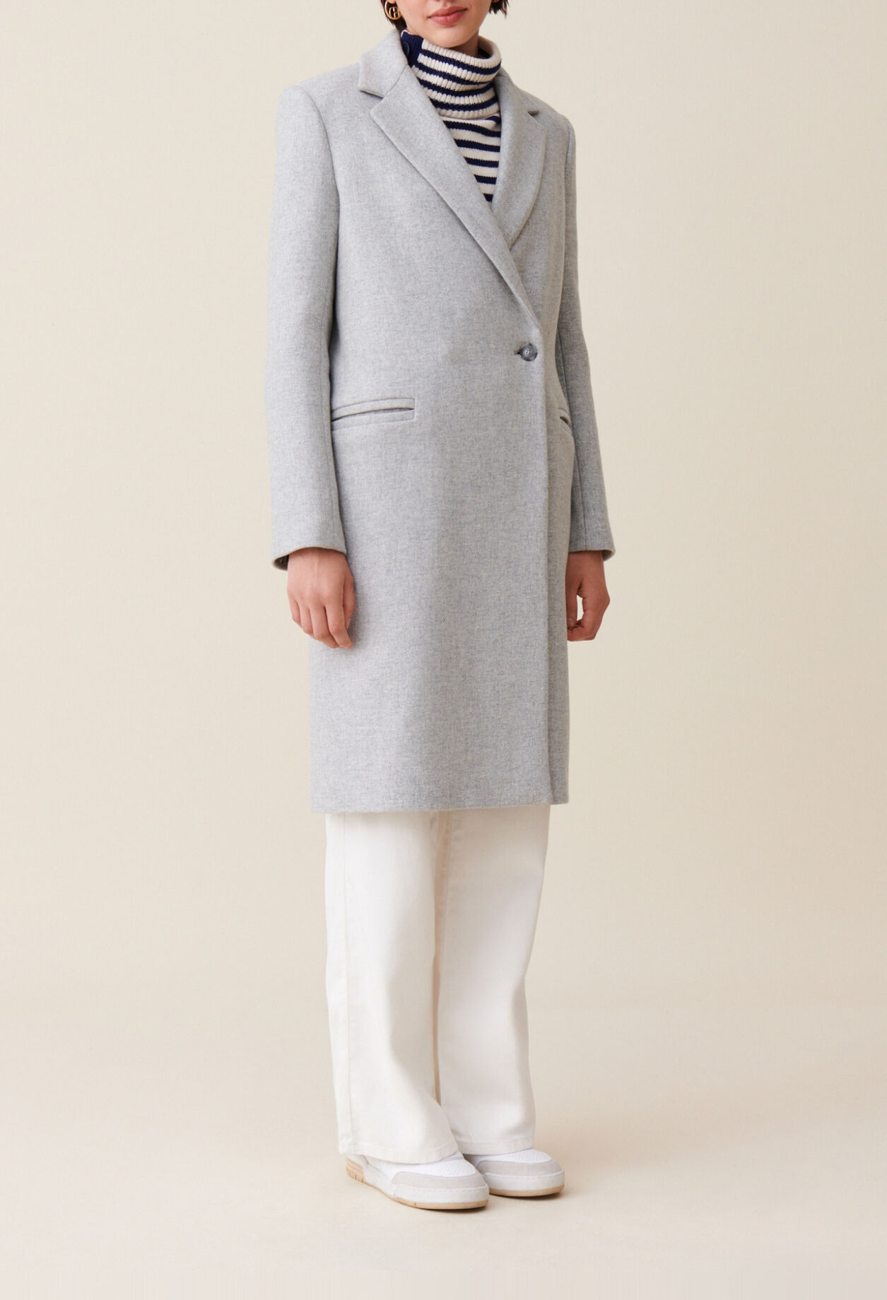 Light grey mid-length tailored coat