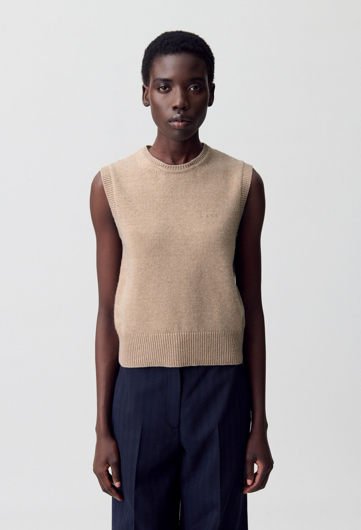 Sleeveless Jumper Removable Collar