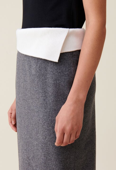 Grey pencil skirt