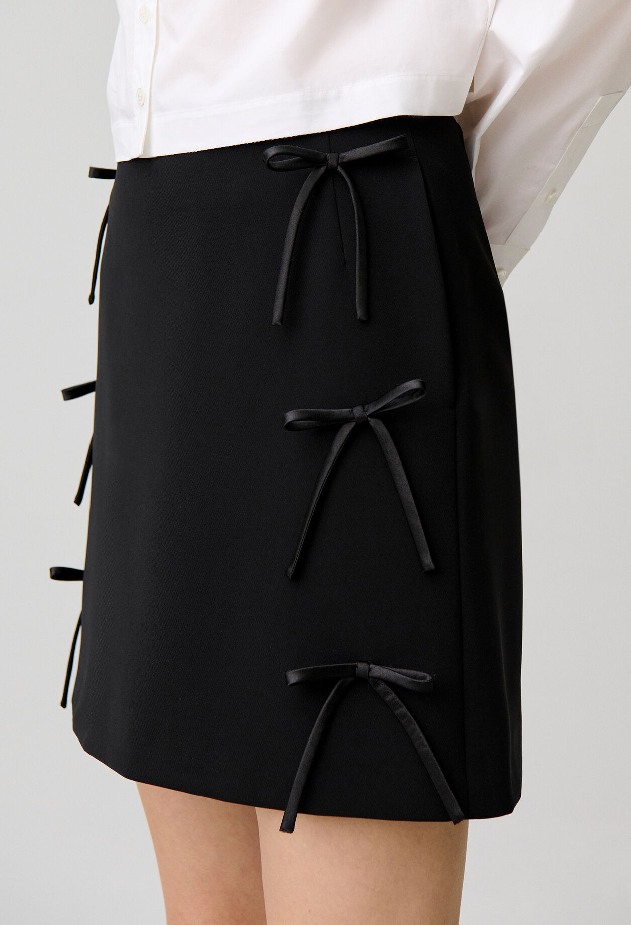 Straight flared skirt satin bows