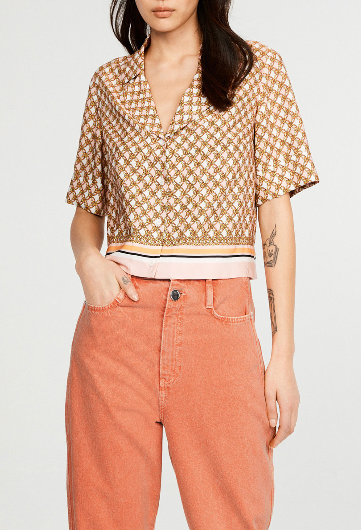 Short-sleeved shirt Short-sleeved shirt